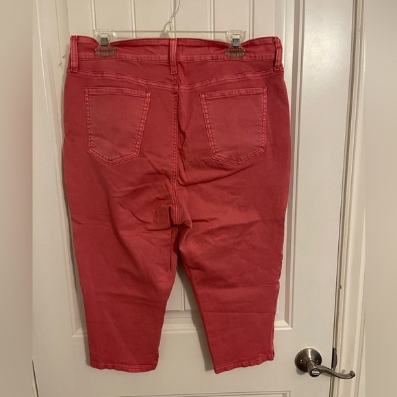 NYDJ  SKINNY CAPRI LIFTXTUCK PINK GREAT PRE-OWNED CONDITION - Picture 6 of 10